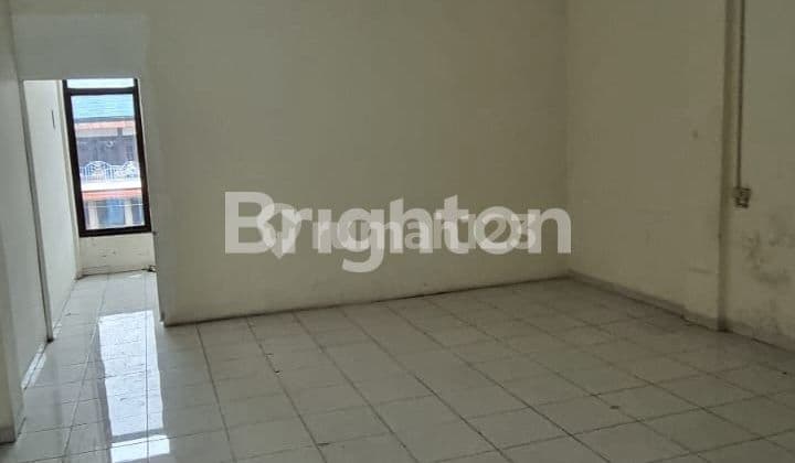 3-STORY SHOPHOUSE, VETERAN AREA, NEAR YOS SUDARSO BUSINESS CENTER NONONGAN AND MATAHARI SINGOSAREN SOLO