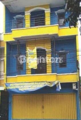 3-STORY SHOPHOUSE IN THE CENTER OF SOLO CITY