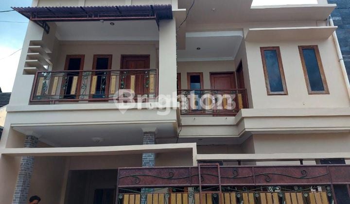 Rumah Siap Huni, 2 Lantai , Fully Furnished, Include 5 Ac, Smart Tv, Kulkas 2 Pintu, Bed Set, Carport Untuk 1 Mobil.