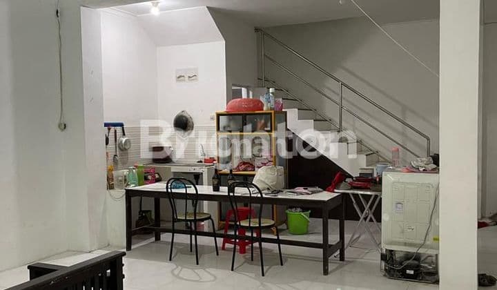 RUMAH 2 LANTAI, SIAP HUNI DAN TERAWAT, DEKAT AKPER PATRIA HUSADA DAN POLITEKKES MOJOSONGO SOLO