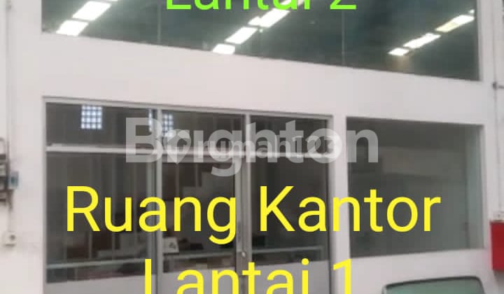 BENGKEL BODY REPAIR DAN CAT MOBIL LENGKAP DENGAN LIFT BARANG