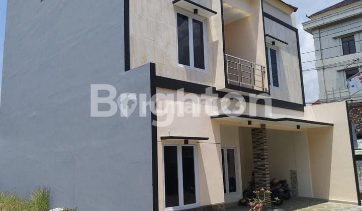 RUMAH BARU 2,5 LANTAI TENGAH KOTA SOLO