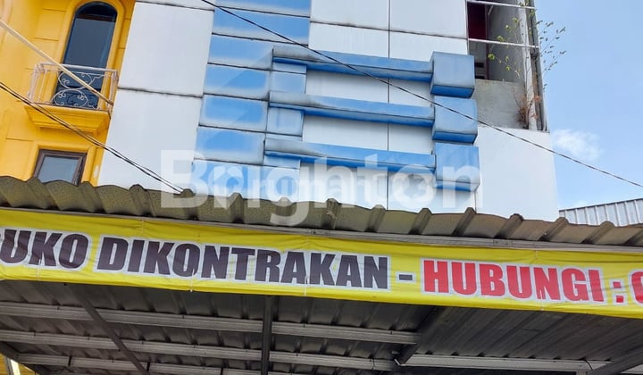 RUKO DI SOLO UTARA 3 LANTAI BERSIH DAN TERAWAT
