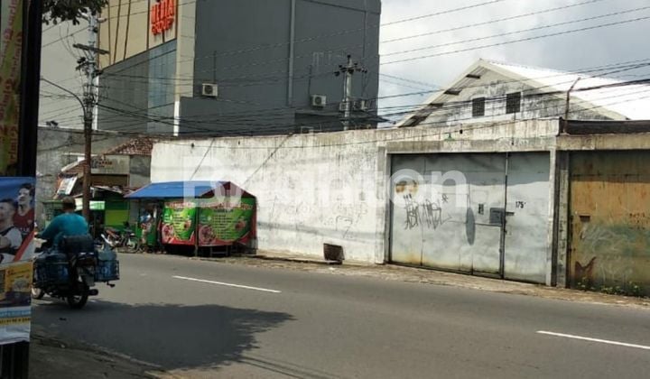 BANGUNAN PINGGIR JALAN UTAMA BRIGJEN KATAMSO SOLO, DEKAT STASIUN TA TV. LEBAR DEPAN +/- 17 METER BANGUNAN PINGGIR JALAN UTAMA BRIGJEN KATAMSO SOLO, DEKAT STASIUN TA TV. LEBAR DEPAN +/- 17 METER