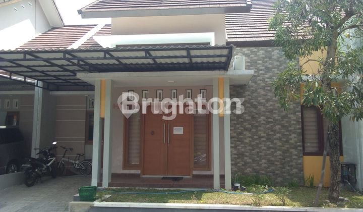 RUMAH 1 LANTAI CLUSTER ONE GATE SOLO BARU, DEKAT THE PARK DAN PAKUWON MALL