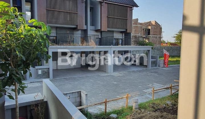 RUMAH MEWAH 2 LT , MODEL JEPANG, DI PERUMAHAN ELITE CLUSTER ONE GATE, COLOMADU, SOLO