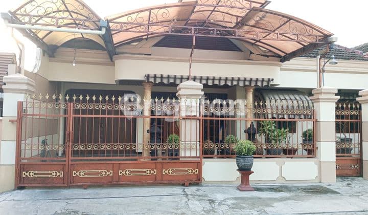 RUMAH CANTIK CLASSIC,SIAP HUNI, TENGAH KOTA SONDAKAN LAWEYAN SOLO