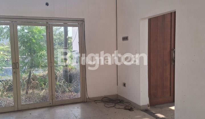 RUMAH 2 LANTAI, SIAP HUNI, DEKAT UMS