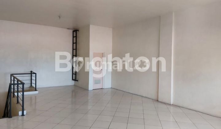 Ready-to-Use 3-Story Ruko with Minimal Renovation, Jebres Area Solo
