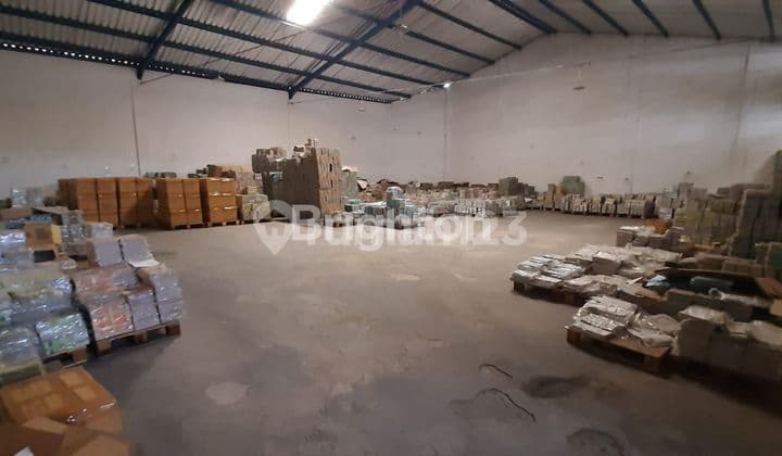 GUDANG + RUMAH TINGGAL DI DAERAH INDUSTRI PALUR