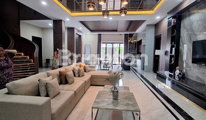 Rumah Mewah Fully Furnished 2 Lantai Posisi Hook, Siap Huni Dilengkapi Balkon & Cctv, Lingkungan Aman, Tenang & Nyaman, One Gate System, Cctv & Security 24 Jam, Semua Lantai Granit