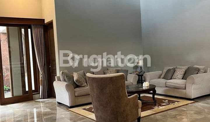 RUMAH MEWAH FULLY FURNISHED 2 LANTAI TENGAH KOTA SOLO LENGKAP SHM & IMB