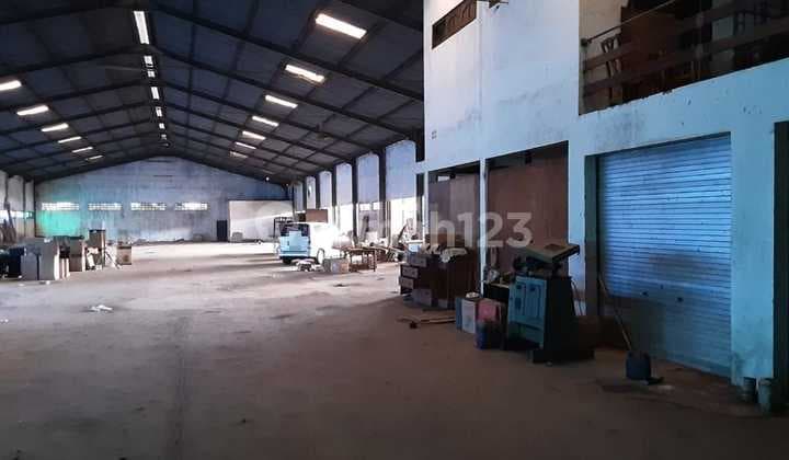 Gudang & Pabrik ( Zona Merah Industri ) Lebar Depan : 40 Meter, bisa Diakses Container 40 Feet, Dekat Pintu Tol, Terletak di Tepi Jalan Raya