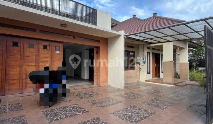 Rumah Mewah 2 Lantai Jajar Dengan Balkon Luas & Area Carport & Garasi Yang Luas, Siap Huni