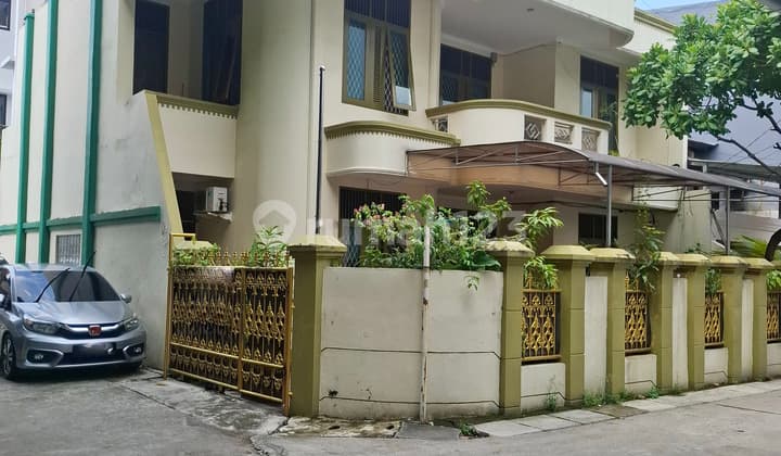 Dijual Rumah Posisi Hook di Kelapa Gading