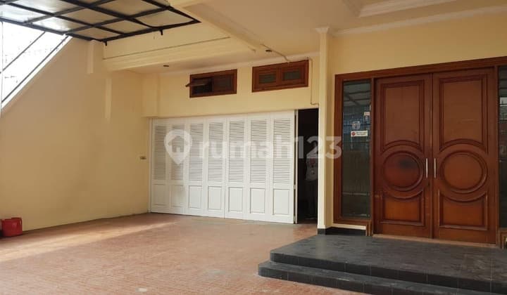 Rumah 5 Lantai Strategis di Jakarta Pusat - Cocok untuk Hunian