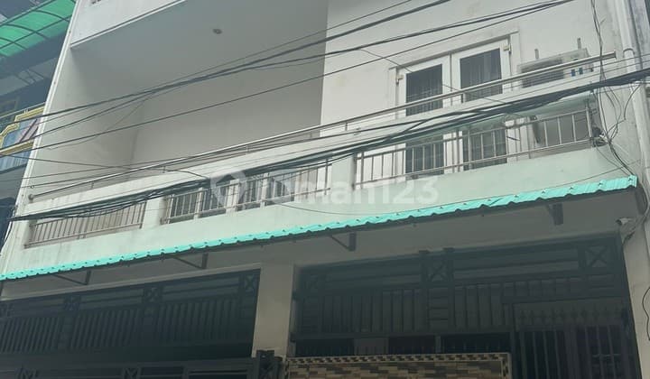 RUMAH 4 LANTAI DI PADEMANGAN, JAKARTA UTARA