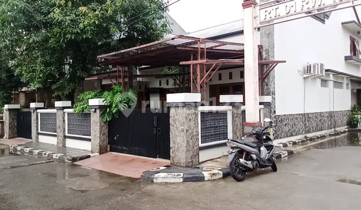 Rumah2 Lantai Posisi Hook di Jual di Taman Duta Depok Cisalak