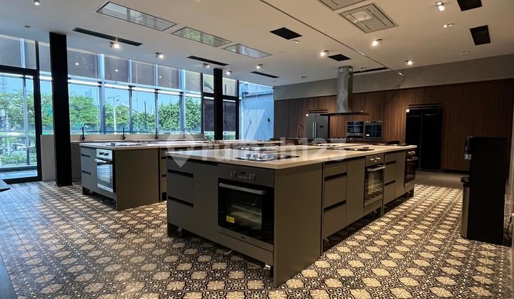 Dijual Commercial Building di Jalan S. Parman Slipi Jakarta Barat