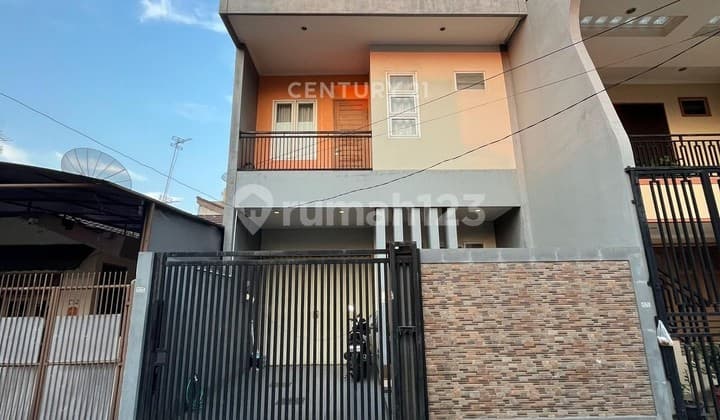 Sewa Rumah Exlusive 3 Lantai Lokasi Strategis Duri Mas Barat
