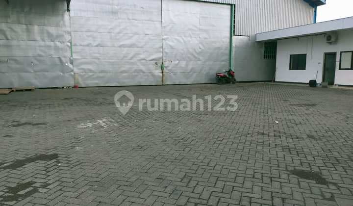 Gudang Domas Indah Barat, Gresik