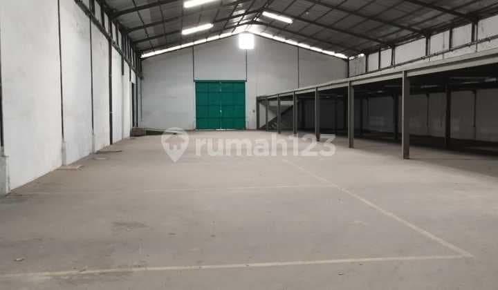 Gudang Manukan Wetan,Surabaya (BERSIH, KOKOH, KOSONG & KUAT)