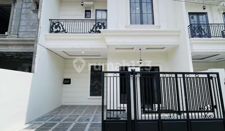 Rumah Mewah Lokasi Dekat Ke Stasiun Depok