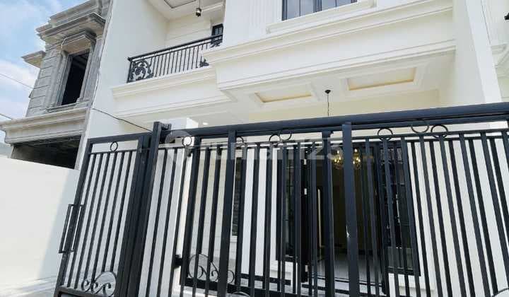 Rumah Termewah Dekat Ke Stasiun Depok