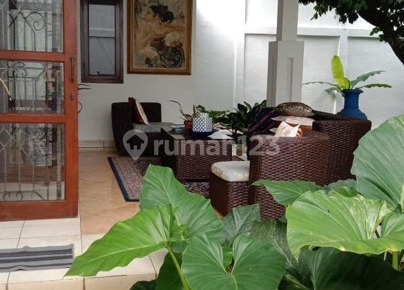 Dijual Rumah Asri Dua Lantai, Lokasi Strategis di Griya Torina Bintaro, Jakarta Selatan