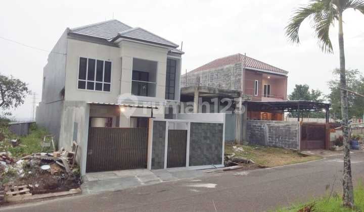 Dijual Rumah Bagus Dua Lantai Unfurnished SHM di Bukit Indah Regency, Semarang