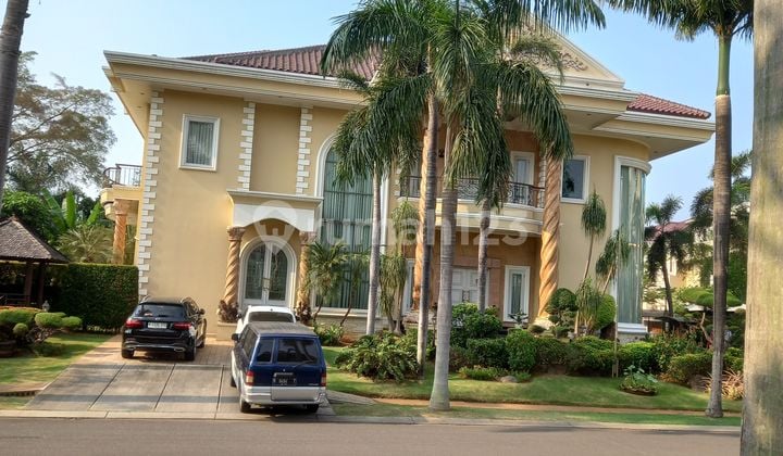 Rumah mewah di Taman resort mediterania 2 Lantai