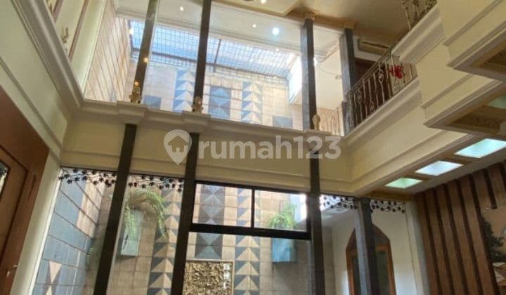 Rumah 3 lantai dalam komplek perumahan Sunter Metro