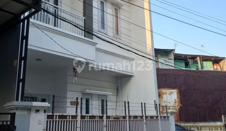Rumah di Agung Utara 13, Jakarta Utara