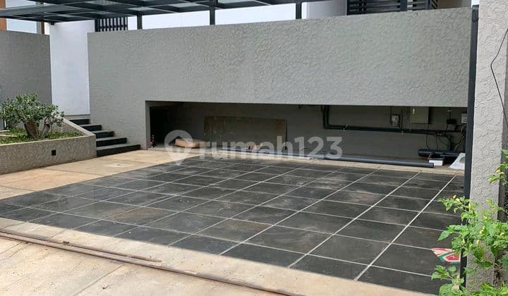 Rumah Baru Gaya Modern Di Setra Duta Bandung