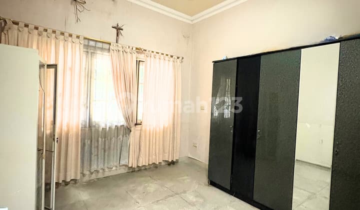 Rumah Hoek Komplek Favorit di Pluit 420M2 3+1 SHM Semi Furnished Siap Huni