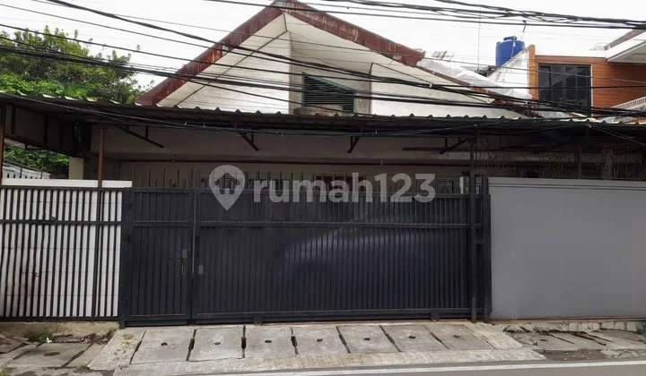 Rumah 2+1Kt 143M2 Semi Furnished SHM bisa KPR di Mangga Besar Jakbar