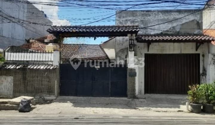 Rumah Tua Hitung Tanah Karang Anyar Luas 264M2 SHM Hadap Jalan Raya