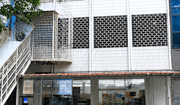 Shop House 3 Stories 217 M2 Ready to Use, Strategic in Gondangdia, Central Jakarta