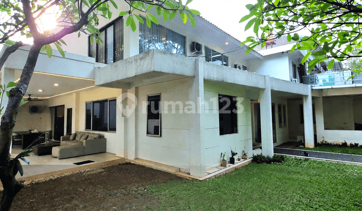 Rumah Megah Hook Kebayoran Baru 469M² Strategis Halaman dan Balkon Luas