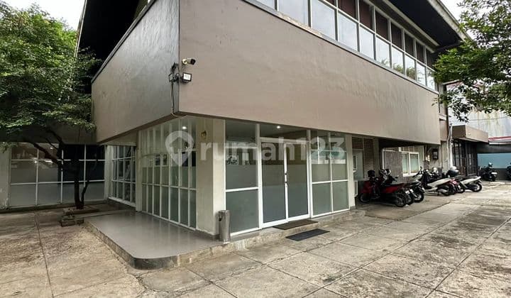 Office Building 1017m2 Facing Main Road Commercial Area Kebayoran