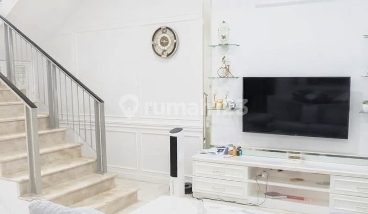 Rumah Rapi Siap Huni 120M2 3+1Kt Interior Elegan Full Furnished di Concerto Beach Pik
