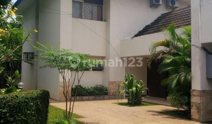 Rumah Hook Semi Furnish 628m2 4+2KT SHM di Kayu Putih Pulo Gadung