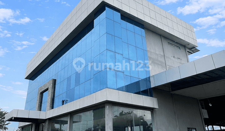 Gedung Komersial 6540M2 3Lt Siap Operasional Ada Mess Jalur Distribusi Nasional di Cirebon