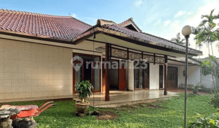 Rumah Klasik Megah 1300m 5+2KT SHM Siap Huni Di Kemang Jaksel