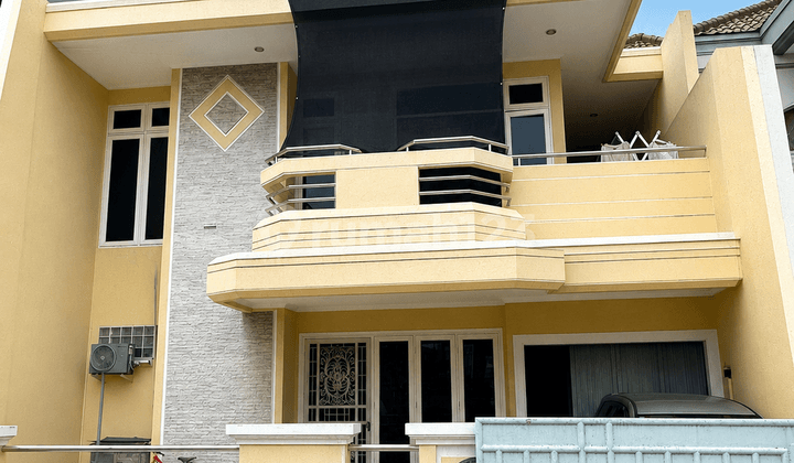 Modern House 15X20 3+1 Bed Fully Furnished in Green Garden West Jakarta