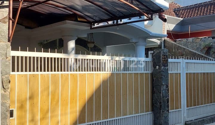 A Heart-Comforting Home Near Campus at a Peaceful Price.