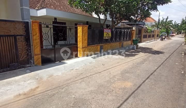 Rumah Jual Cepat Lokasi Tengah Kota hanya 100m dari jln raya