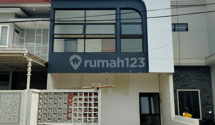 Ruma 2.5 Lantai di Jalan ikan-Ikan Baru bagus siap huni SHM