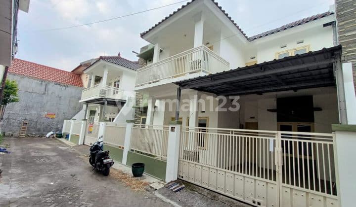 Nice 2-Story House Suitable for Boarding House Surrounded by Campuses.