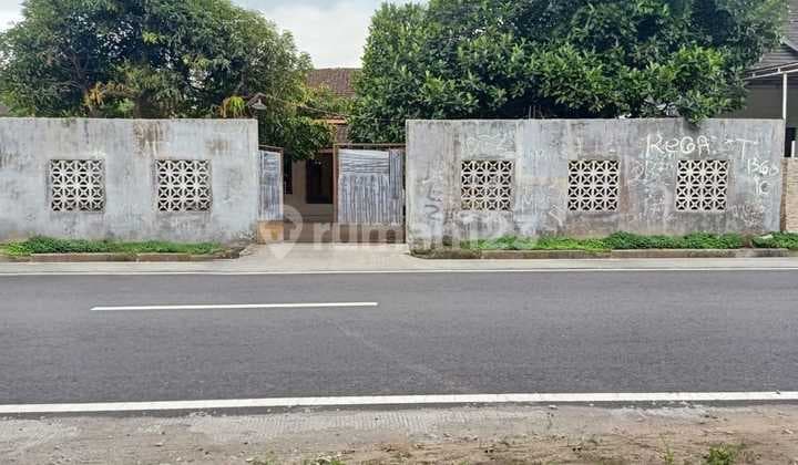 FOR SALE Land with Bonus House in Wedomartani Sleman